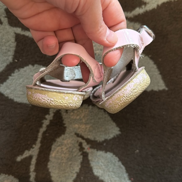 Light pink with heart salt water sandals size 10 - Picture 3 of 5